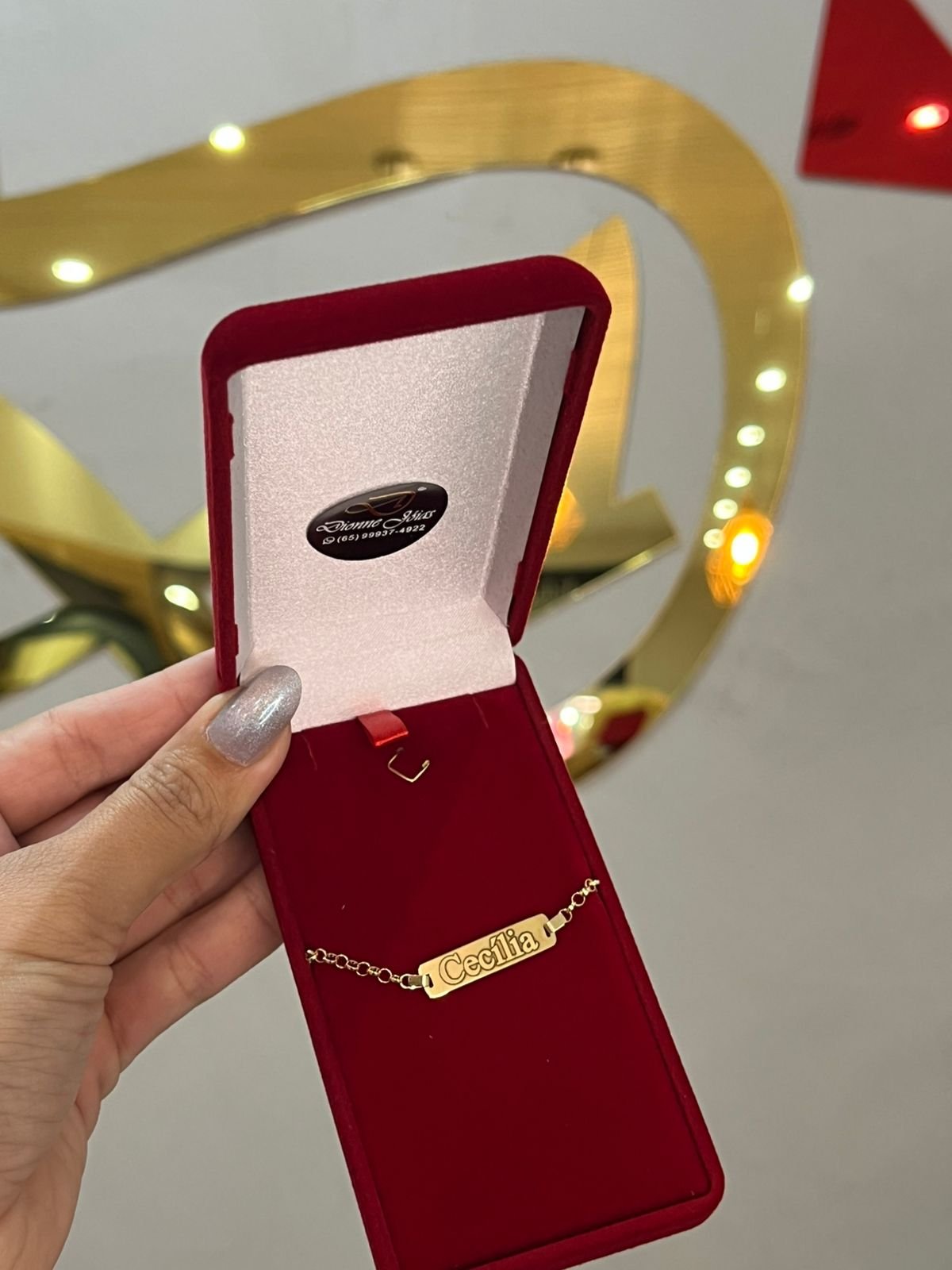 Pulseira personalizada com o nome Cecília